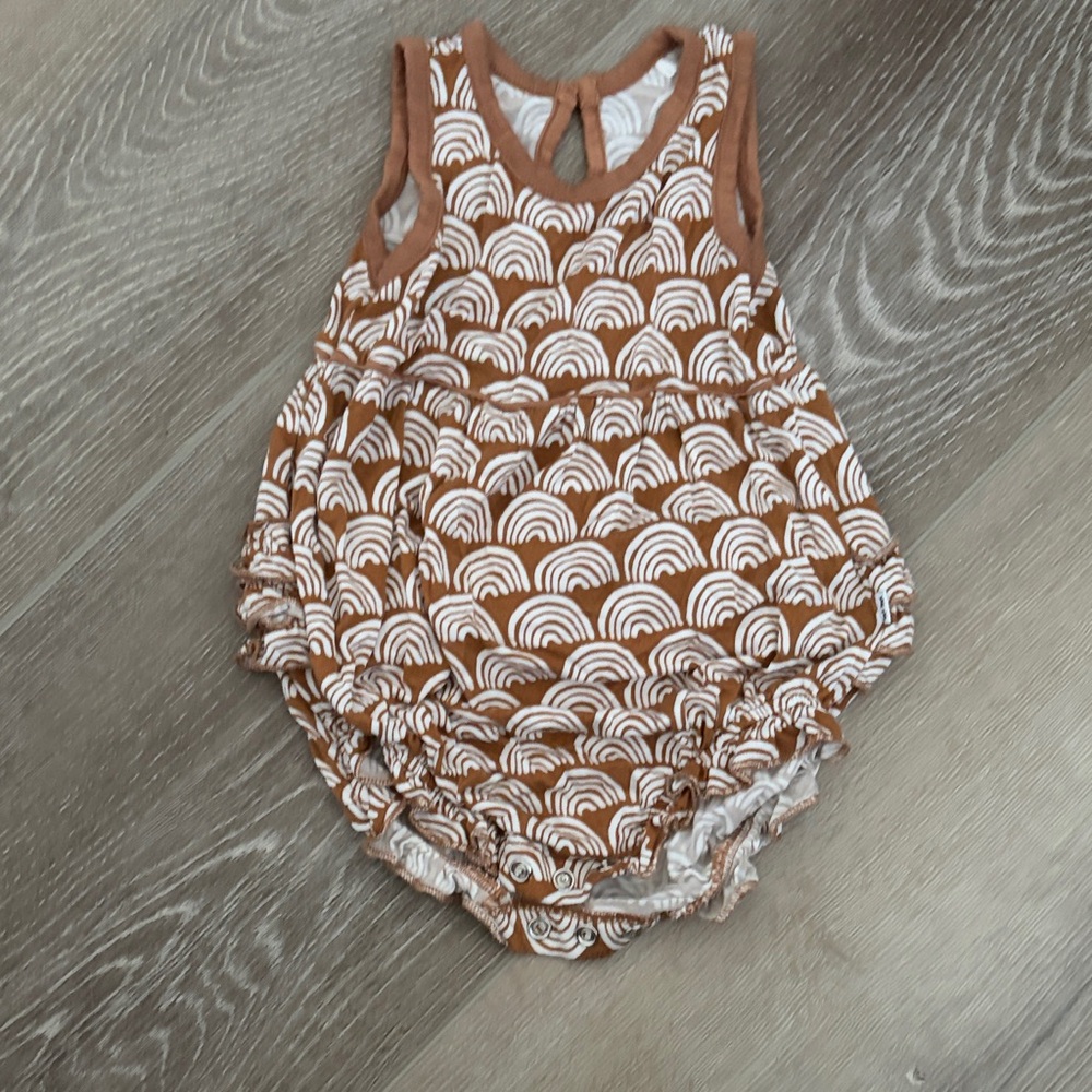 Little sleepies rust rainbow romper - size 3-6 month